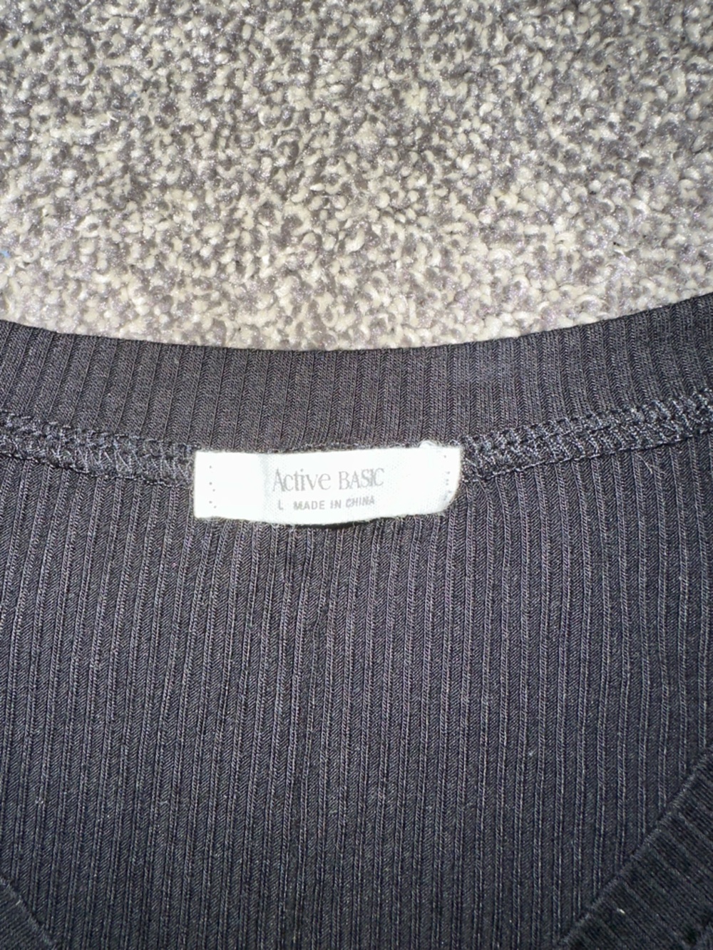 Ribbed black cropped tee - Picture 2 of 2